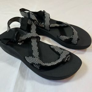 Mad Love Nelle Sport Footbed Sandals Size 7 Black & White Comfort read below